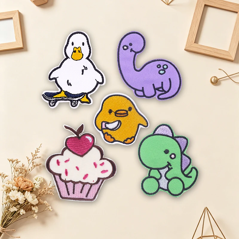 Motivos bordados estilo hippie y orgullo