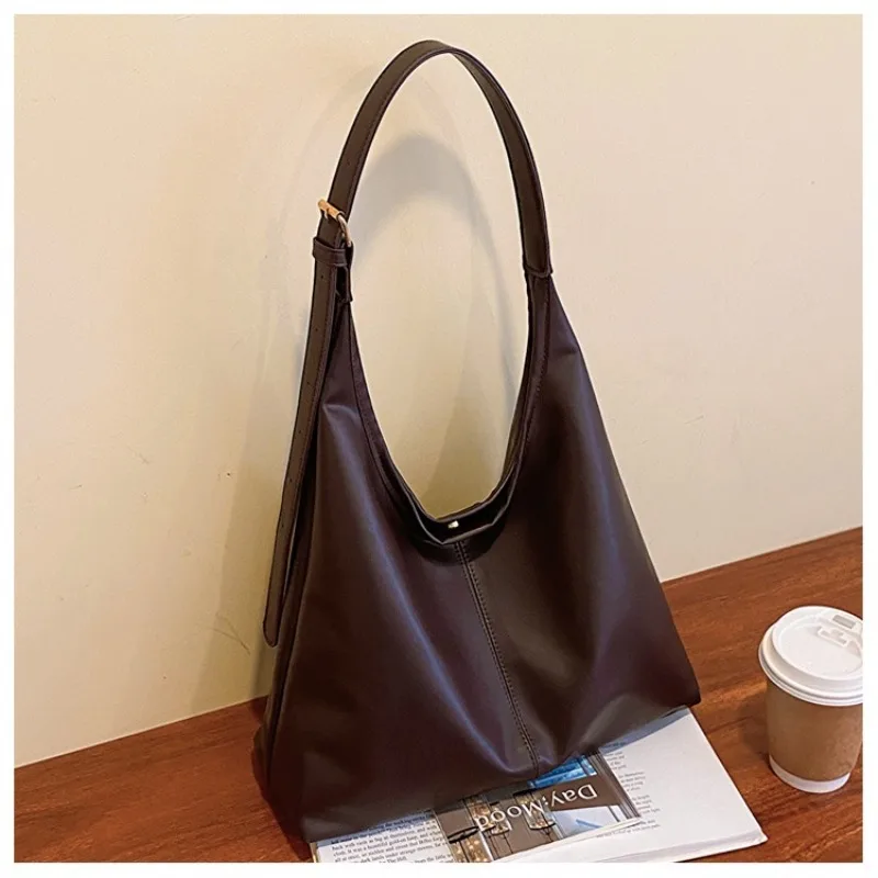 Bolso tote texturizado estilo retro