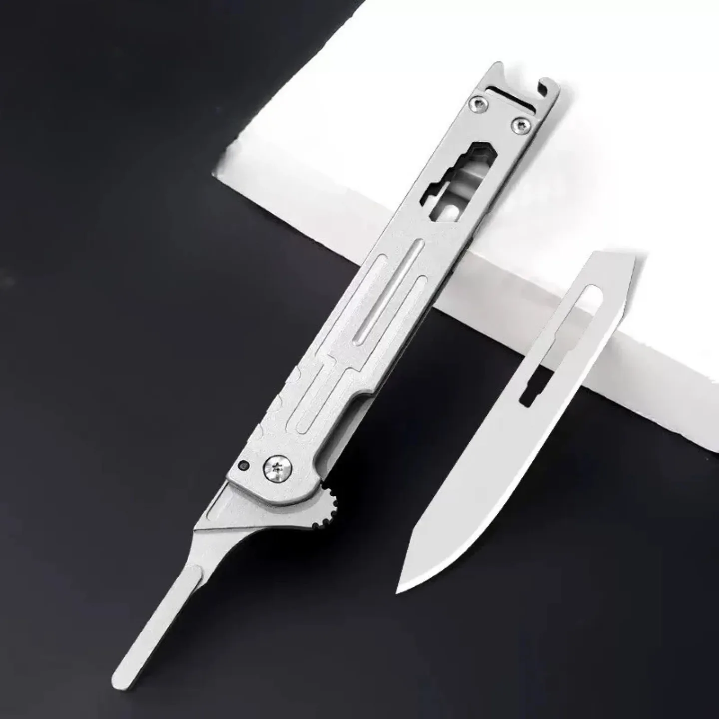 Herramienta EDC multifunción plegable con rompeventanas - imagen 4
