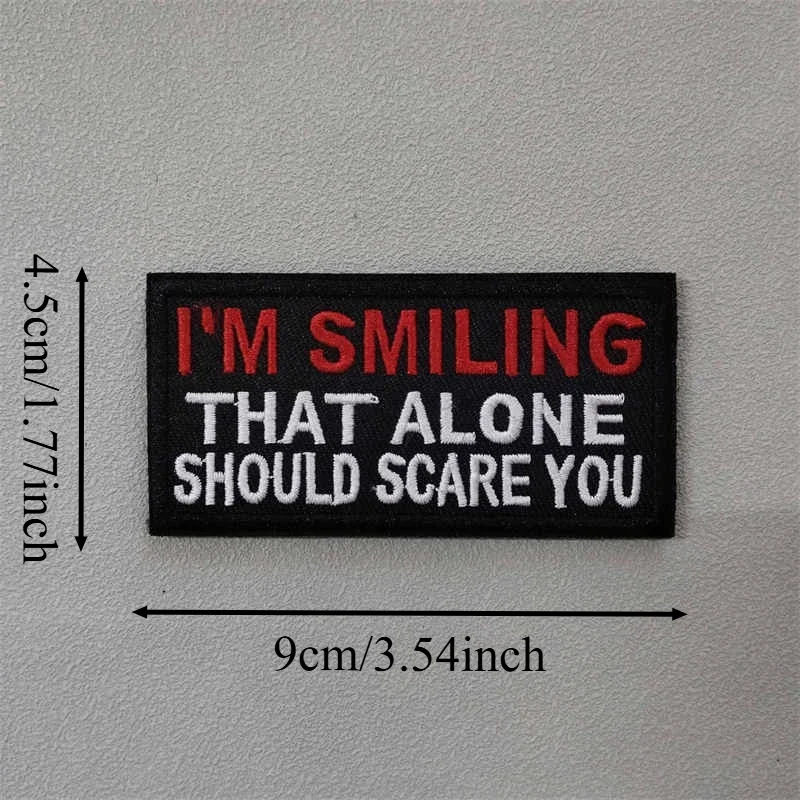 Parche táctico bordado Smiling That Alone con velcro
