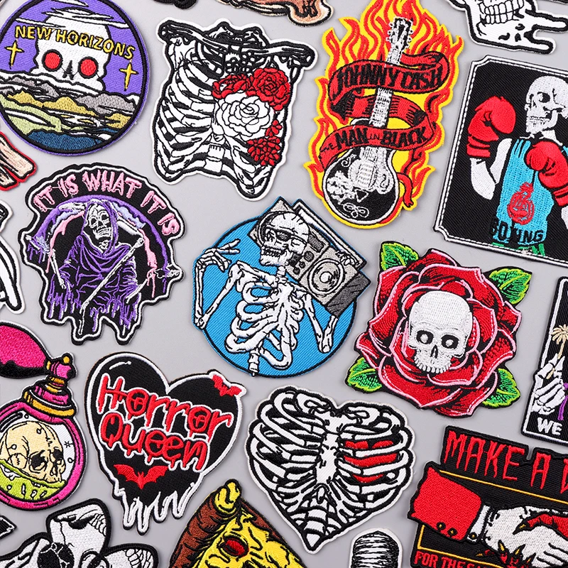 Parche bordado de calavera estilo punk