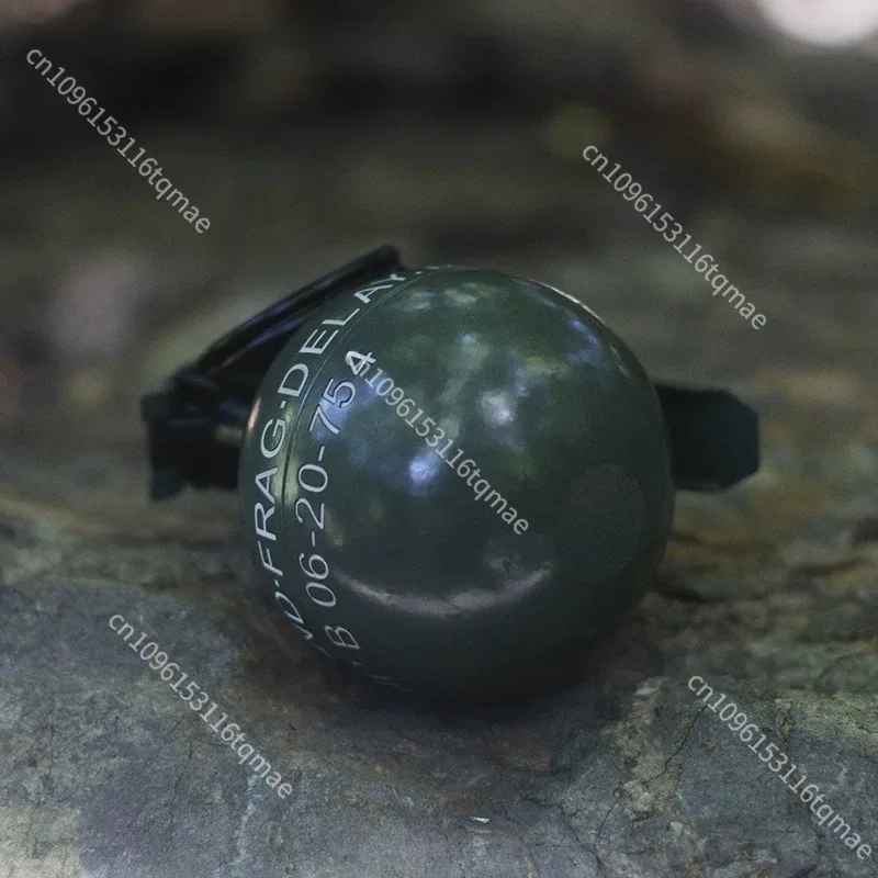Réplica M67 verde militar de metal para cine y colección - imagen 4