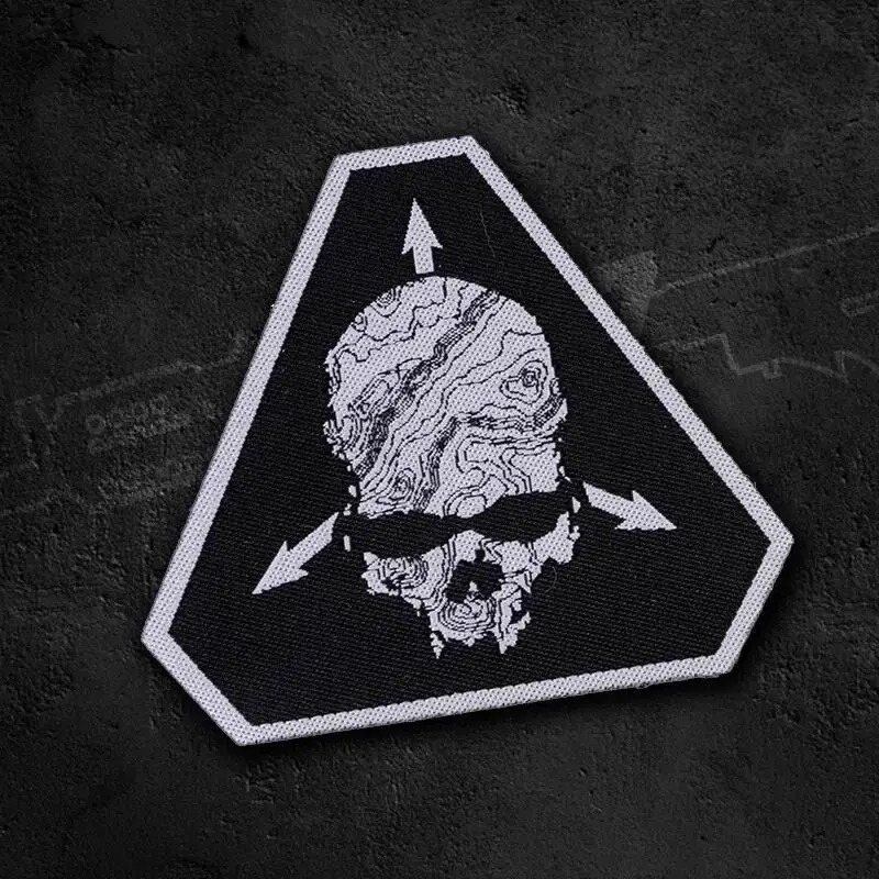 Parche bordado con diseño de calavera táctica
