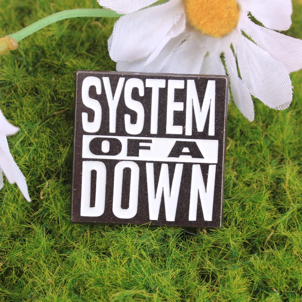 Broche esmaltado Sistema of a Down – solapa de ropa