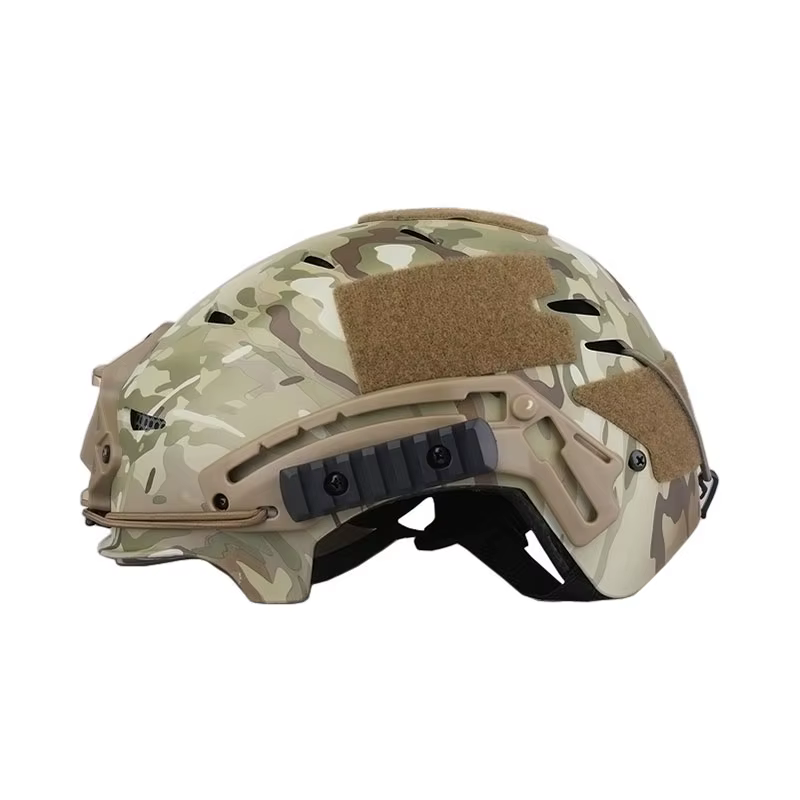 Casco en contexto táctico