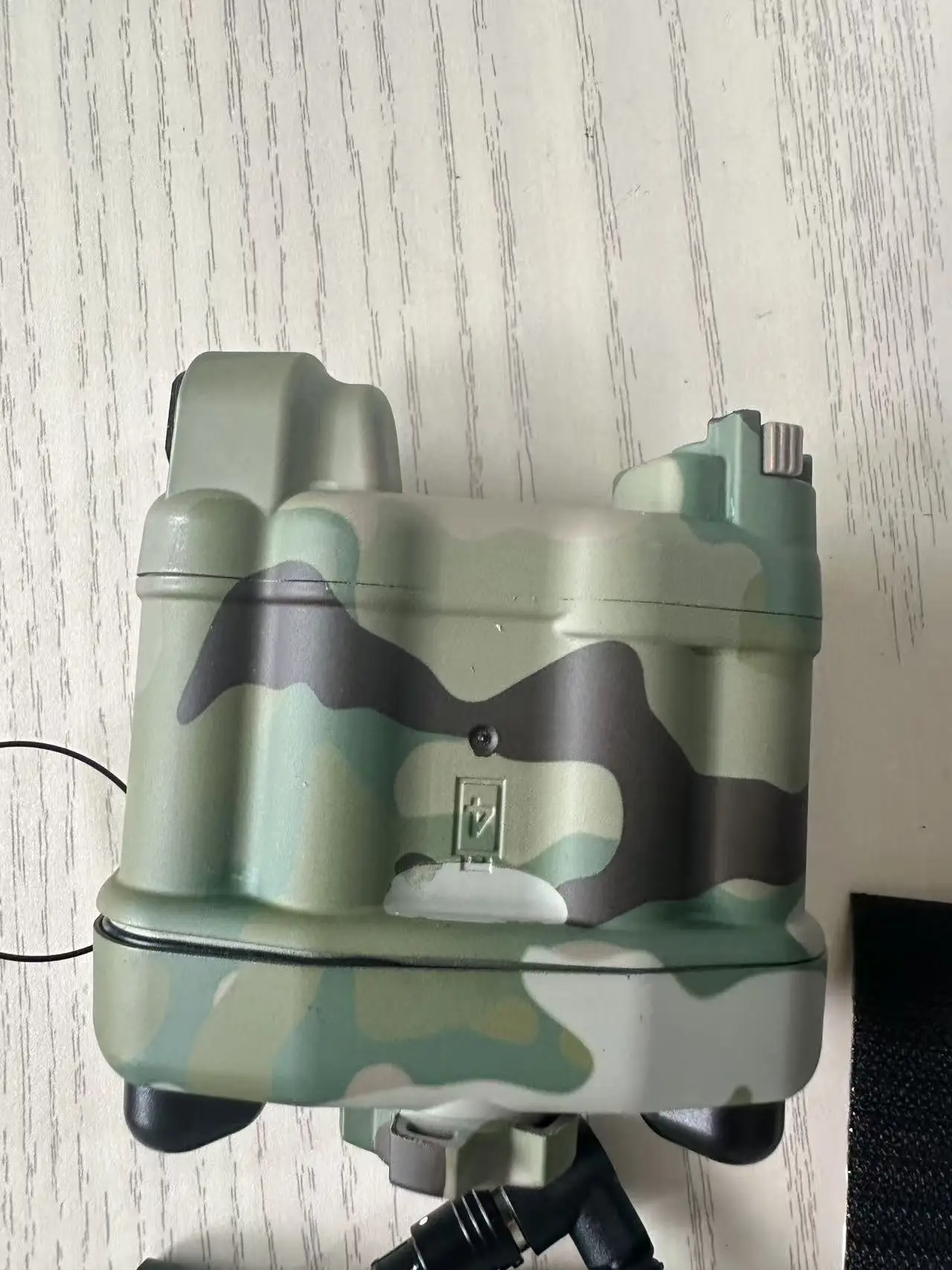 Estuche batería casco IR PVS31 resistente para aire libre - imagen 5