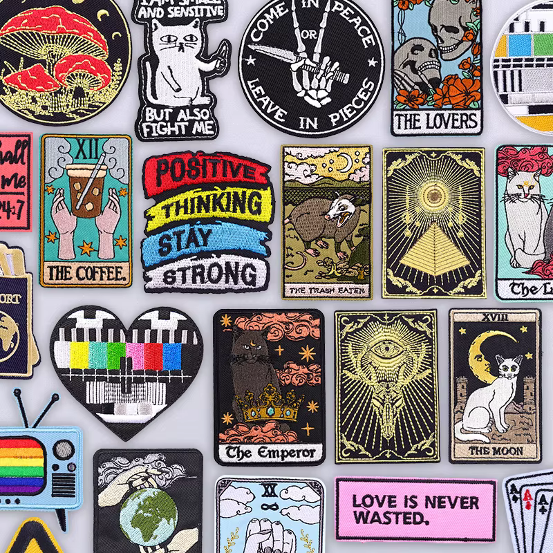 Parche bordado estilo punk con temática de Tarot
