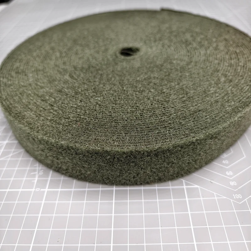 Correa de nailon con hebilla y acabado texturizado