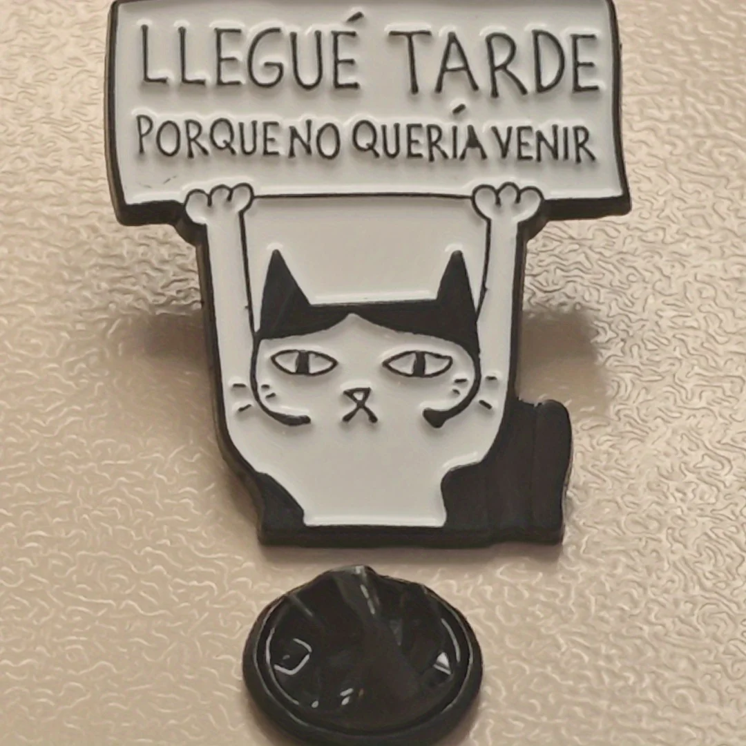 Broche táctico metálico de gato para chaqueta y mochila - imagen 3