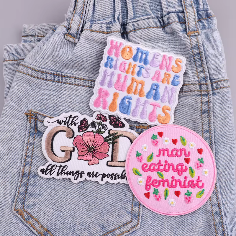 Colección de parches con diferentes mensajes positivos