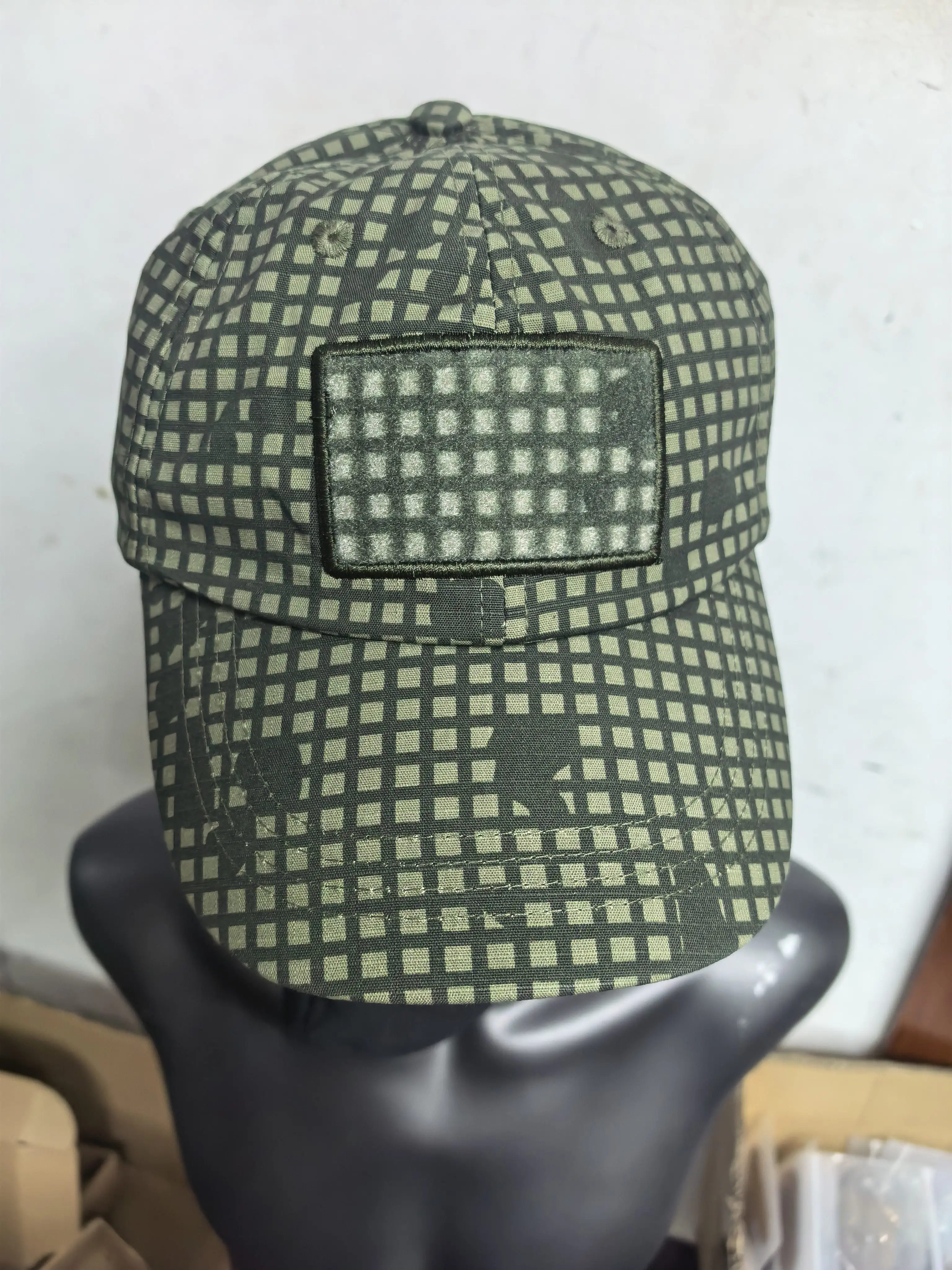 Gorra táctica camuflaje nocturno para camping y viajes al aire libre