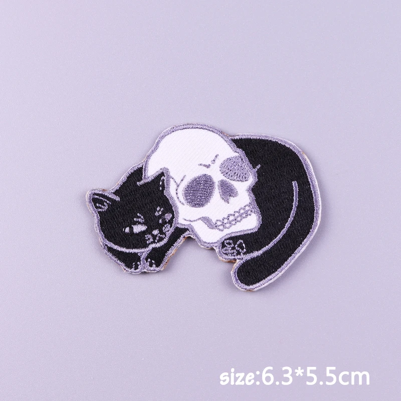 Parche bordado para planchar gato calavera punk a rayas - imagen 3