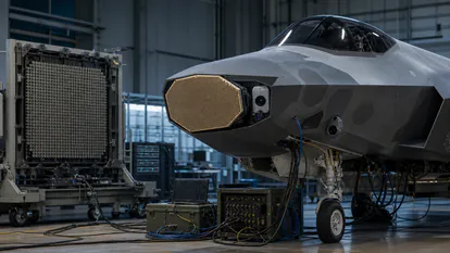 Los futuros aviones de combate chinos podrían alimentarse de la energía del radar enemigo en lugar de ocultarse de ella en una escena principal preparada para explicar el tema con detalle.