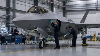 Aplicacion real de el caza furtivo j-20a de china entra en una nueva era con el motor ws-15 de fabricación nacional en un entorno cotidiano con enfoque didactico y natural.